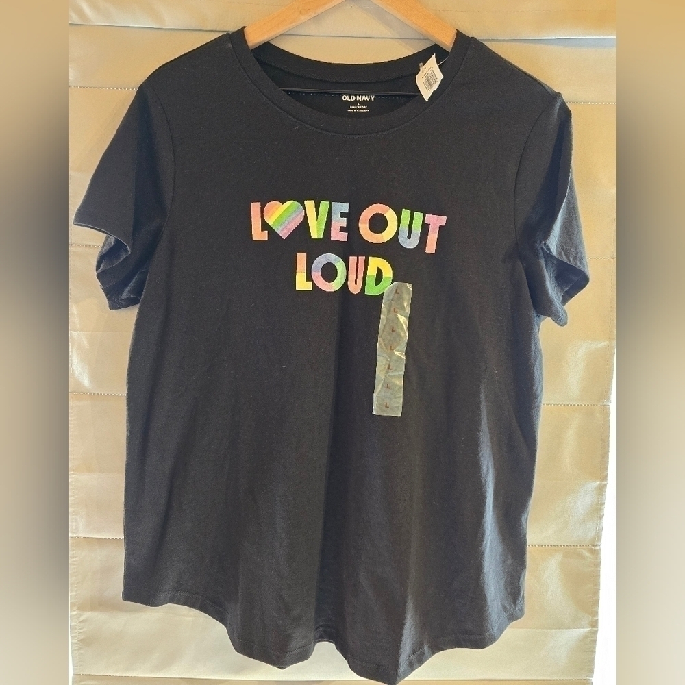 NWT Love out loud pride T shirt old navy L